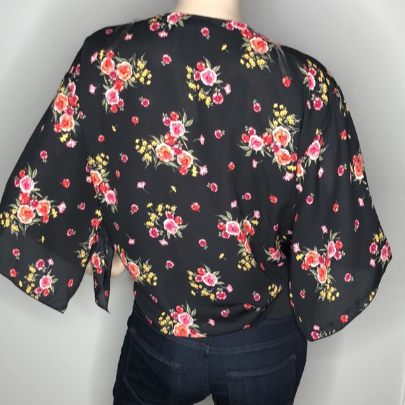 Black Floral Tie Front Boho style top - Picture 7 of 7
